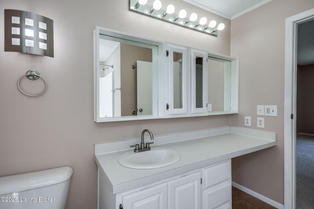 1704 Grange Dr, La Grange, KY 40031