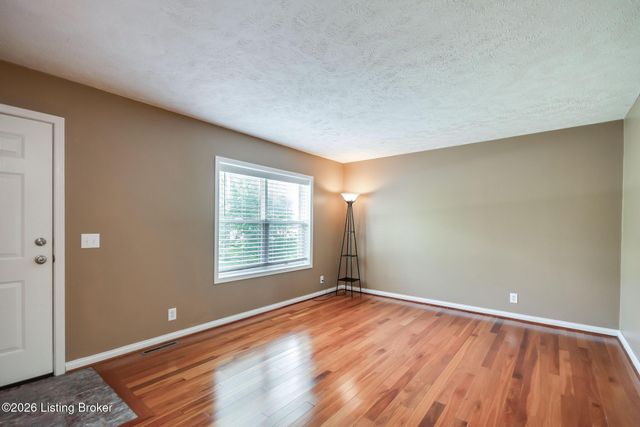 1704 Grange Dr, La Grange, KY 40031