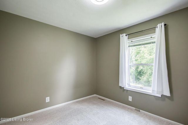 1704 Grange Dr, La Grange, KY 40031
