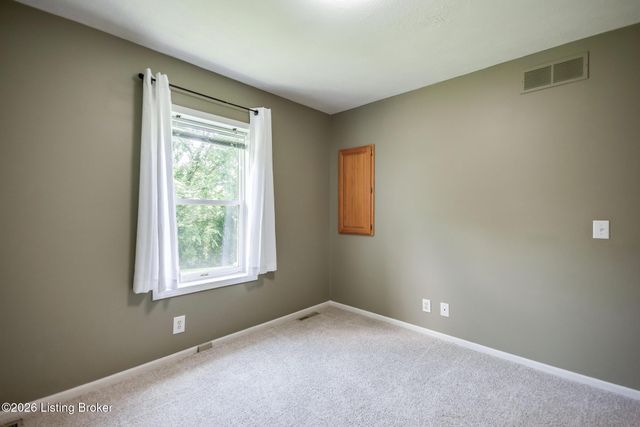 1704 Grange Dr, La Grange, KY 40031