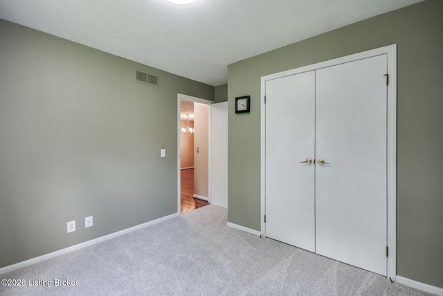 1704 Grange Dr, La Grange, KY 40031