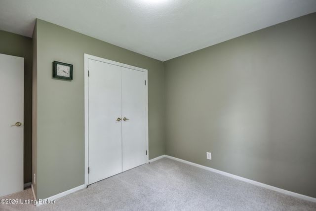 1704 Grange Dr, La Grange, KY 40031