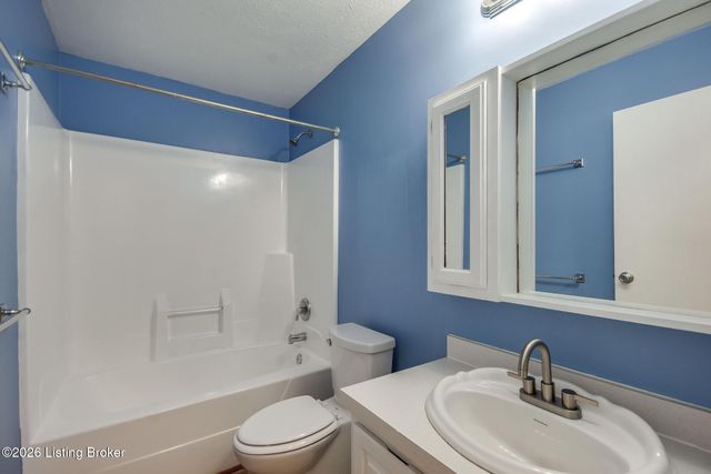 1704 Grange Dr, La Grange, KY 40031