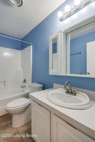 1704 Grange Dr, La Grange, KY 40031