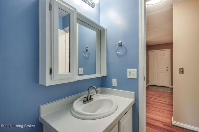 1704 Grange Dr, La Grange, KY 40031