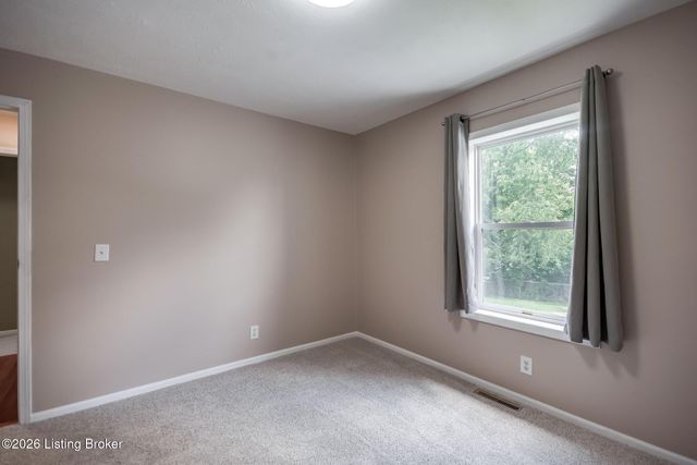 1704 Grange Dr, La Grange, KY 40031