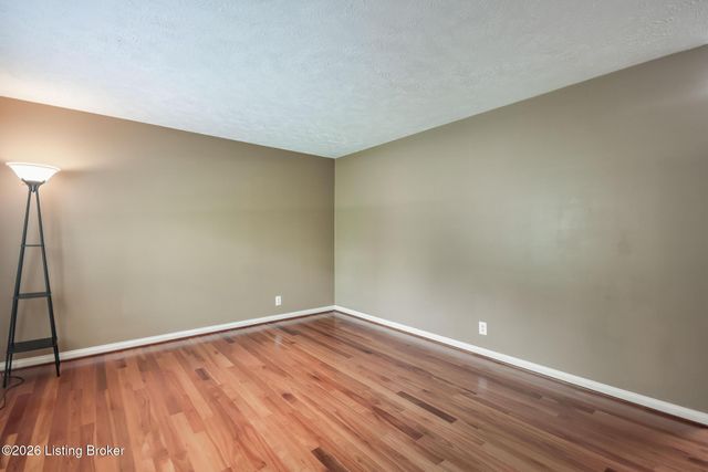 1704 Grange Dr, La Grange, KY 40031