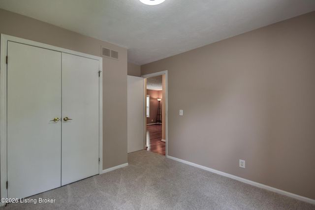 1704 Grange Dr, La Grange, KY 40031