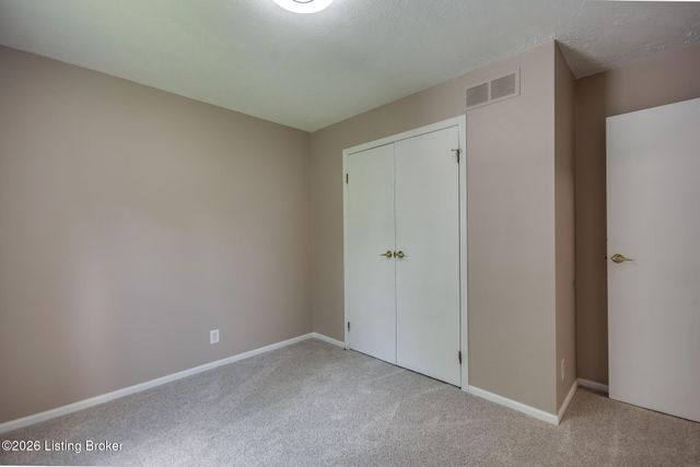 1704 Grange Dr, La Grange, KY 40031