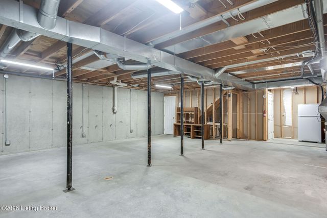 1704 Grange Dr, La Grange, KY 40031