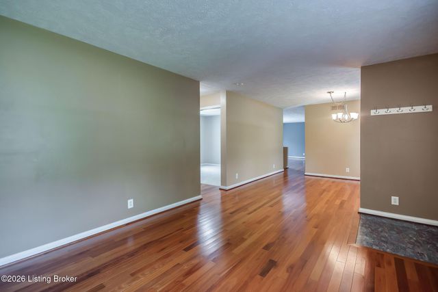 1704 Grange Dr, La Grange, KY 40031