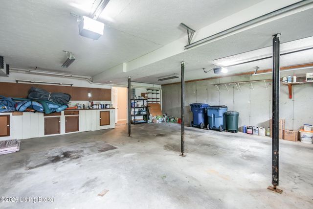 1704 Grange Dr, La Grange, KY 40031