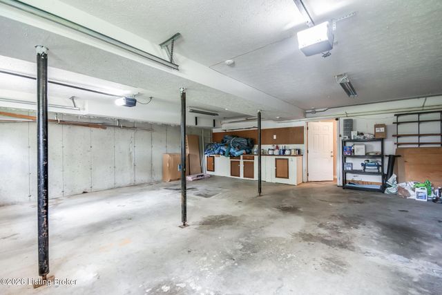 1704 Grange Dr, La Grange, KY 40031