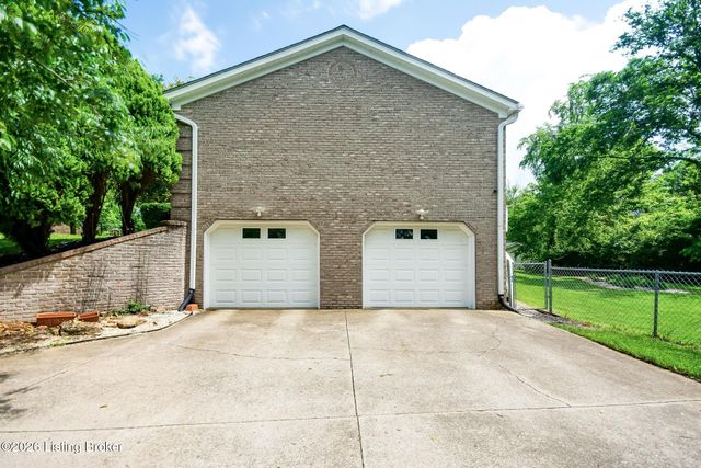 1704 Grange Dr, La Grange, KY 40031