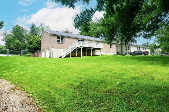 1704 Grange Dr, La Grange, KY 40031