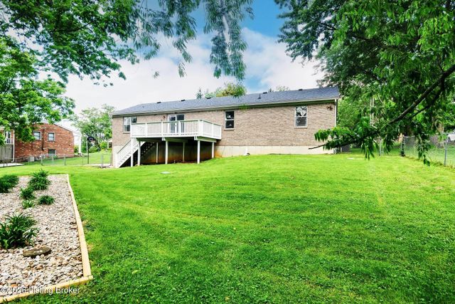 1704 Grange Dr, La Grange, KY 40031