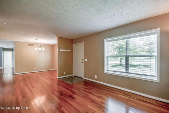 1704 Grange Dr, La Grange, KY 40031