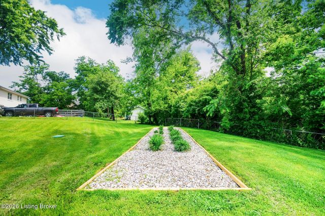 1704 Grange Dr, La Grange, KY 40031