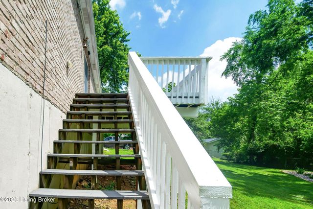 1704 Grange Dr, La Grange, KY 40031
