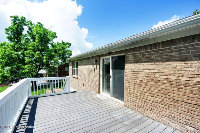 1704 Grange Dr, La Grange, KY 40031