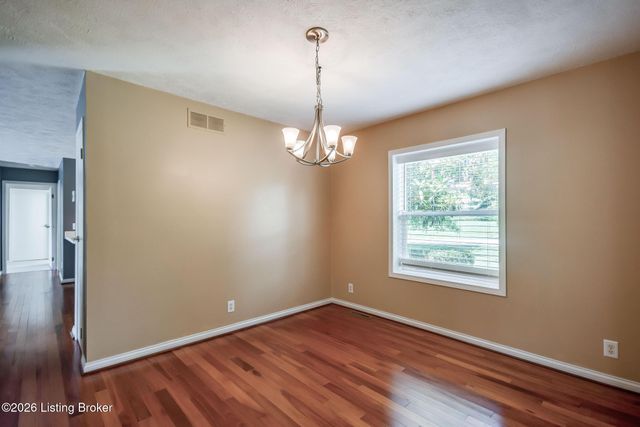 1704 Grange Dr, La Grange, KY 40031