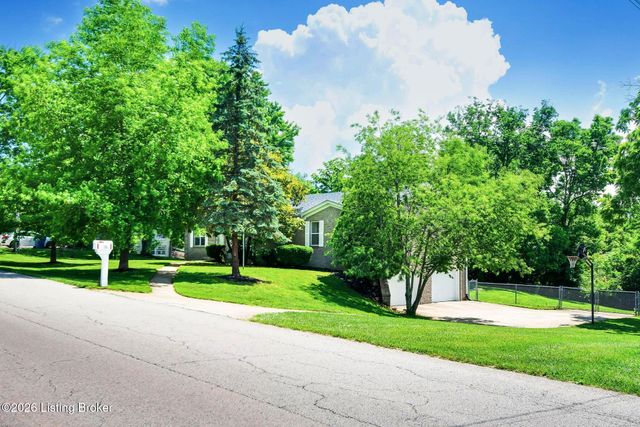 1704 Grange Dr, La Grange, KY 40031
