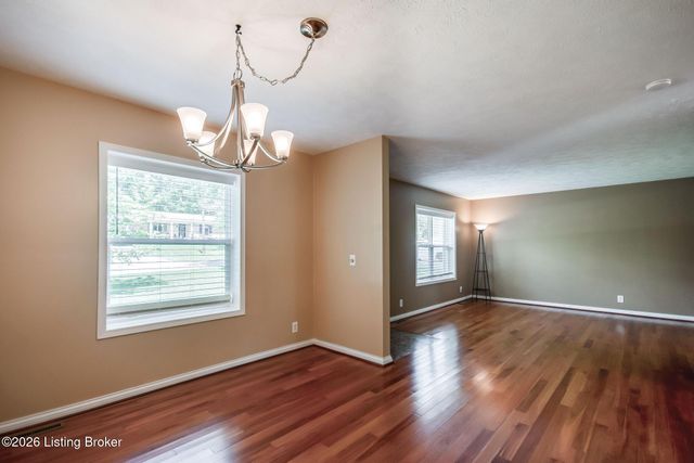 1704 Grange Dr, La Grange, KY 40031