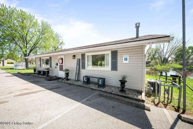 1704 Grange Dr, La Grange, KY 40031