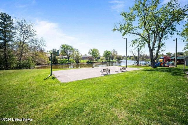 1704 Grange Dr, La Grange, KY 40031