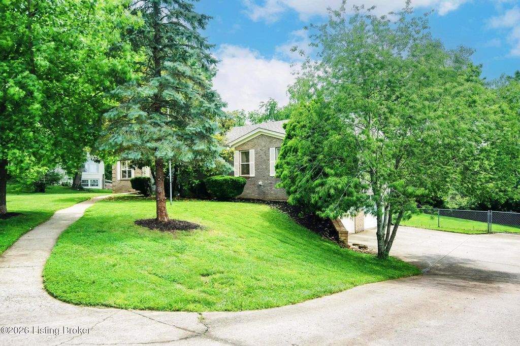 1704 Grange Dr, La Grange, KY 40031