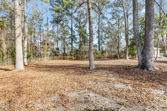 329 Lakewood Drive, Jacksonville, NC 28546