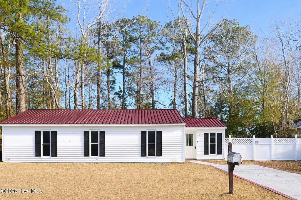 329 Lakewood Drive, Jacksonville, NC 28546