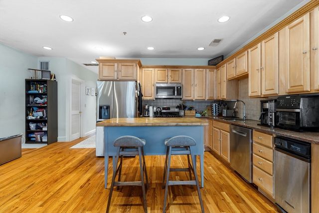 202 K St 7, Boston, MA 02127