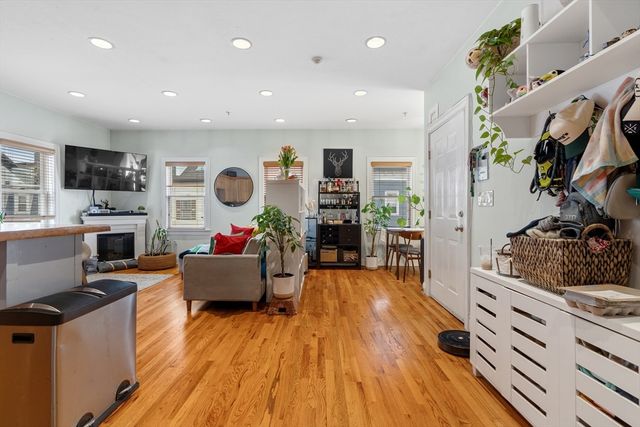 202 K St 7, Boston, MA 02127