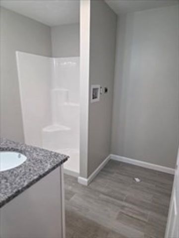 71 Pine St A, Warren, MA 01083