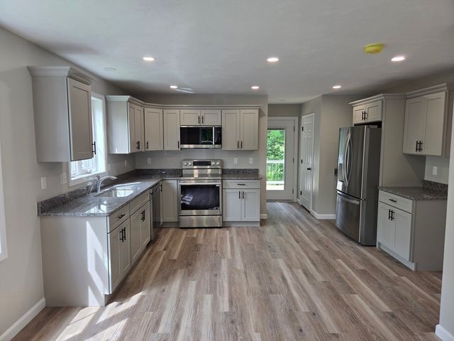 71 Pine St A, Warren, MA 01083