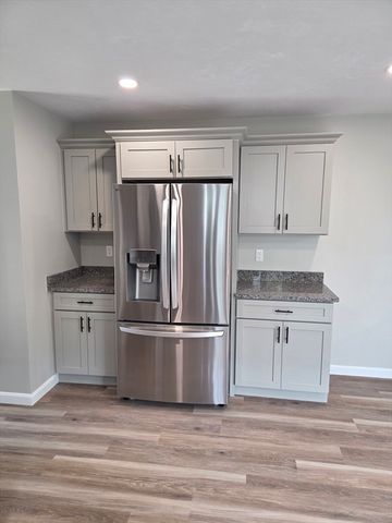71 Pine St A, Warren, MA 01083