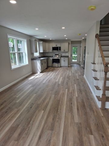 71 Pine St A, Warren, MA 01083