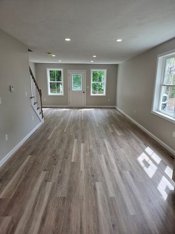 71 Pine St A, Warren, MA 01083