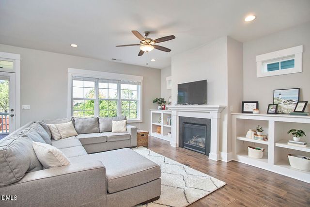 302 Tyner Loop Circle, Chapel Hill, NC 27516