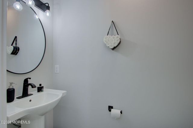30 Bay Street, Highlands, NJ 07732