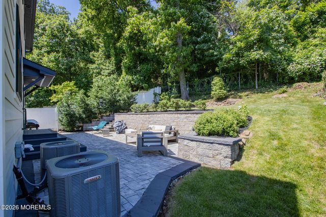 30 Bay Street, Highlands, NJ 07732