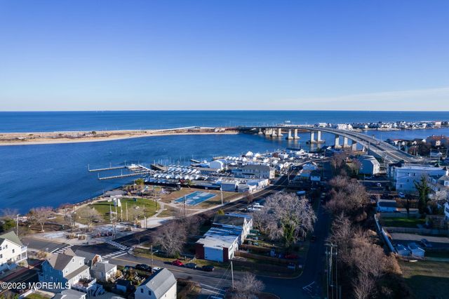 30 Bay Street, Highlands, NJ 07732