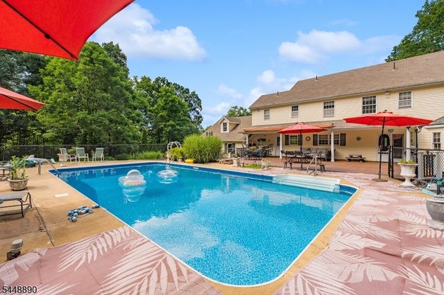 8 Alpine Ridge Rd, West Milford Twp., NJ 07480