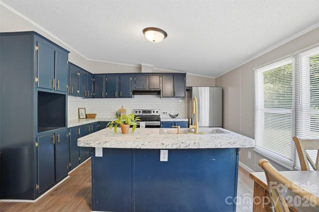 8755 Carroll Street, Hickory, NC 28601