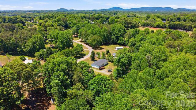 8755 Carroll Street, Hickory, NC 28601