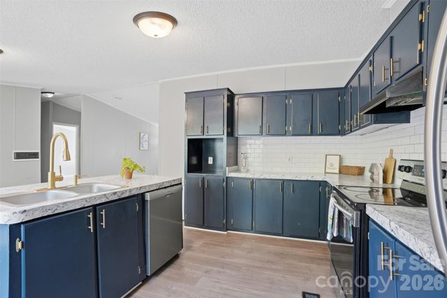 8755 Carroll Street, Hickory, NC 28601