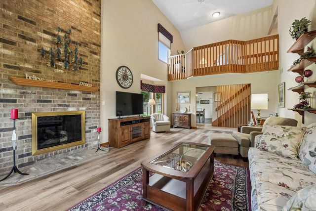 7402 Twin Oaks COURT, Franklin, WI 53132