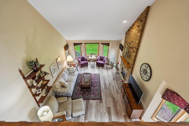 7402 Twin Oaks COURT, Franklin, WI 53132