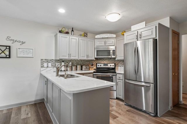 7402 Twin Oaks COURT, Franklin, WI 53132